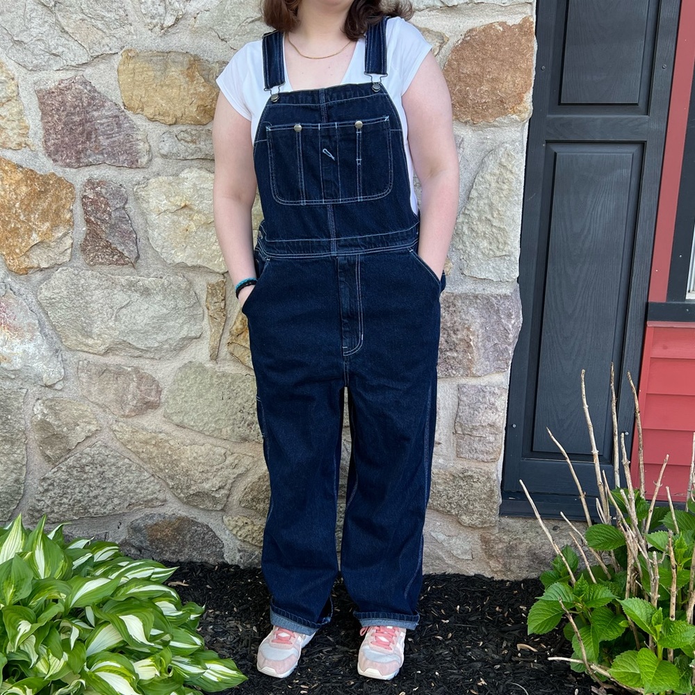 Men’s craftsman dark denim overalls 
Size = 38 x 30
